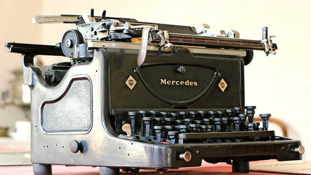 Schreibmaschine der Marke Mercedes